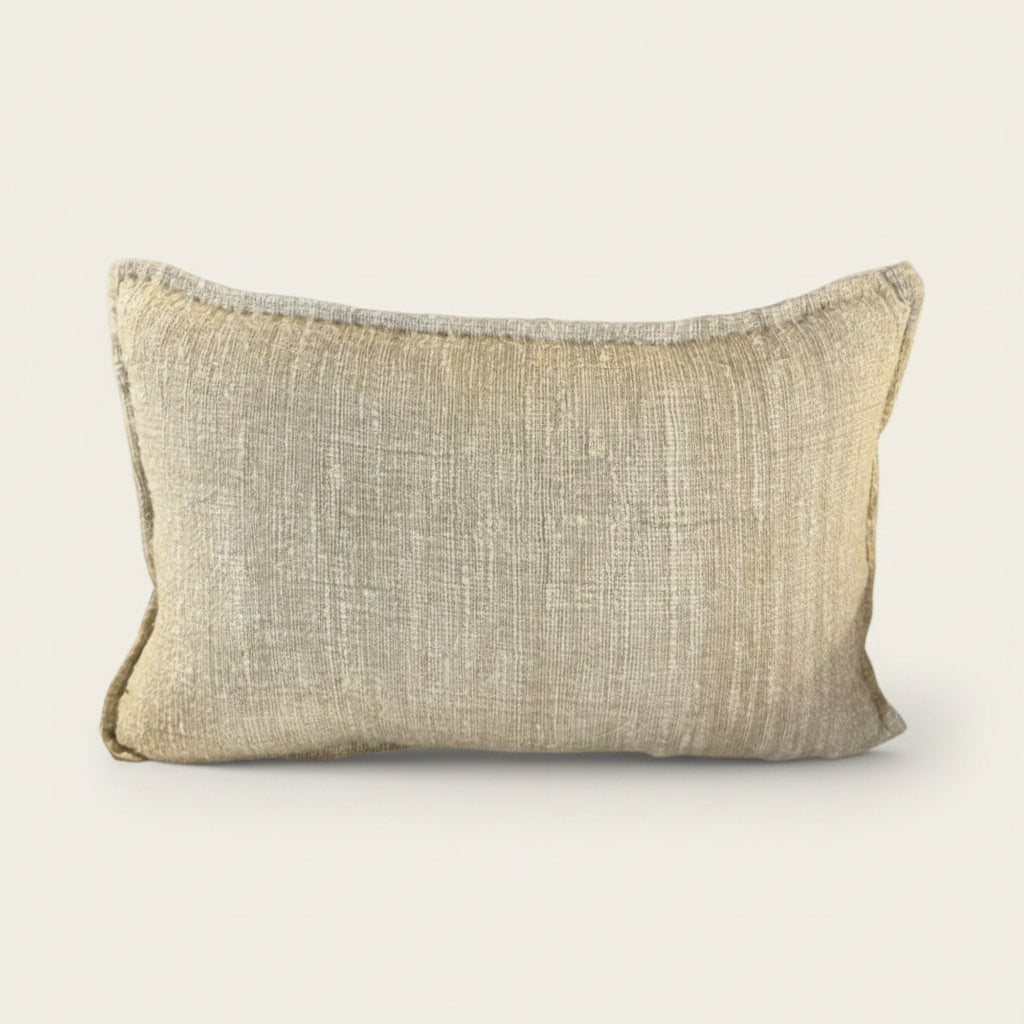 cushion: AGATHE2. THICK SLUB SILK, THREAD WEAVE. CREAM. 60X40CM