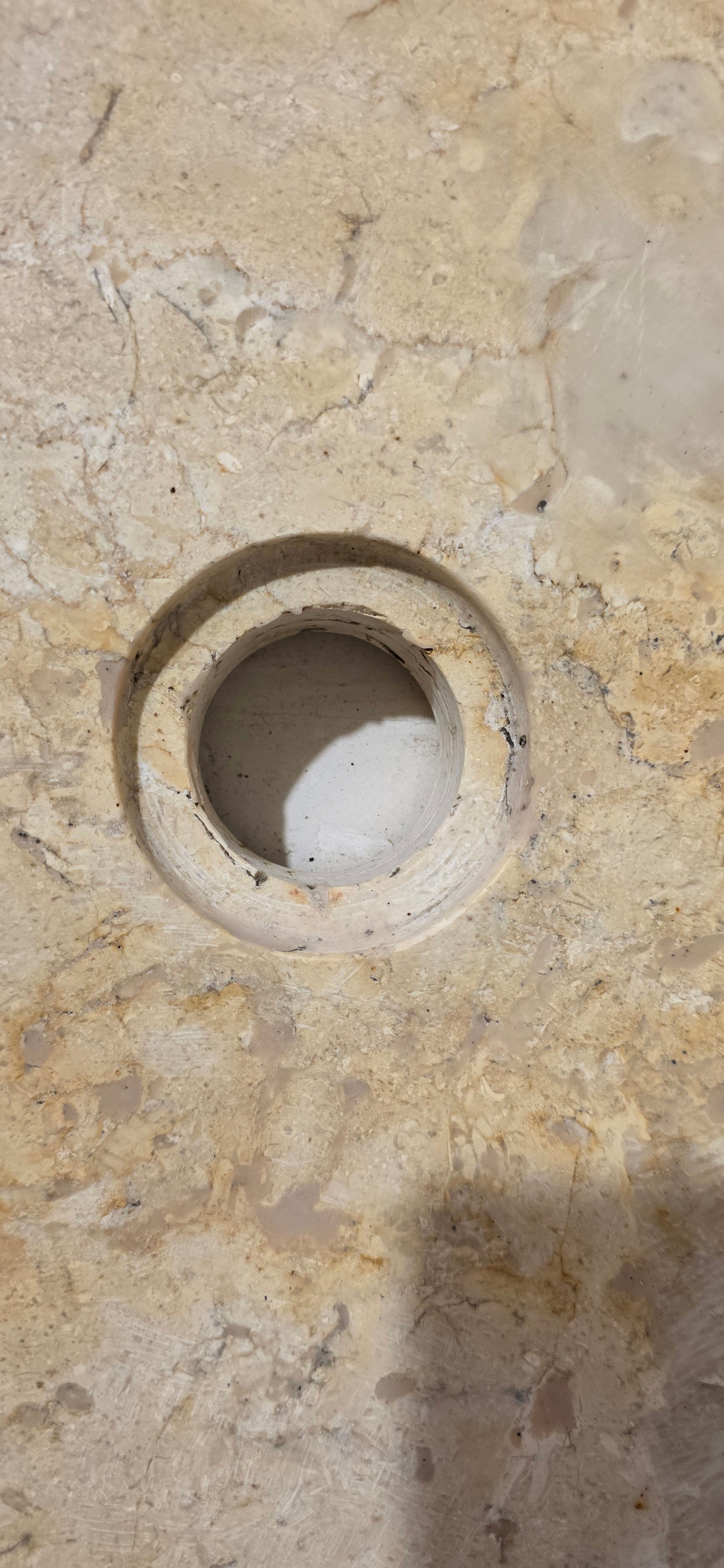 "YOLLAM" square stone basin with rough finish