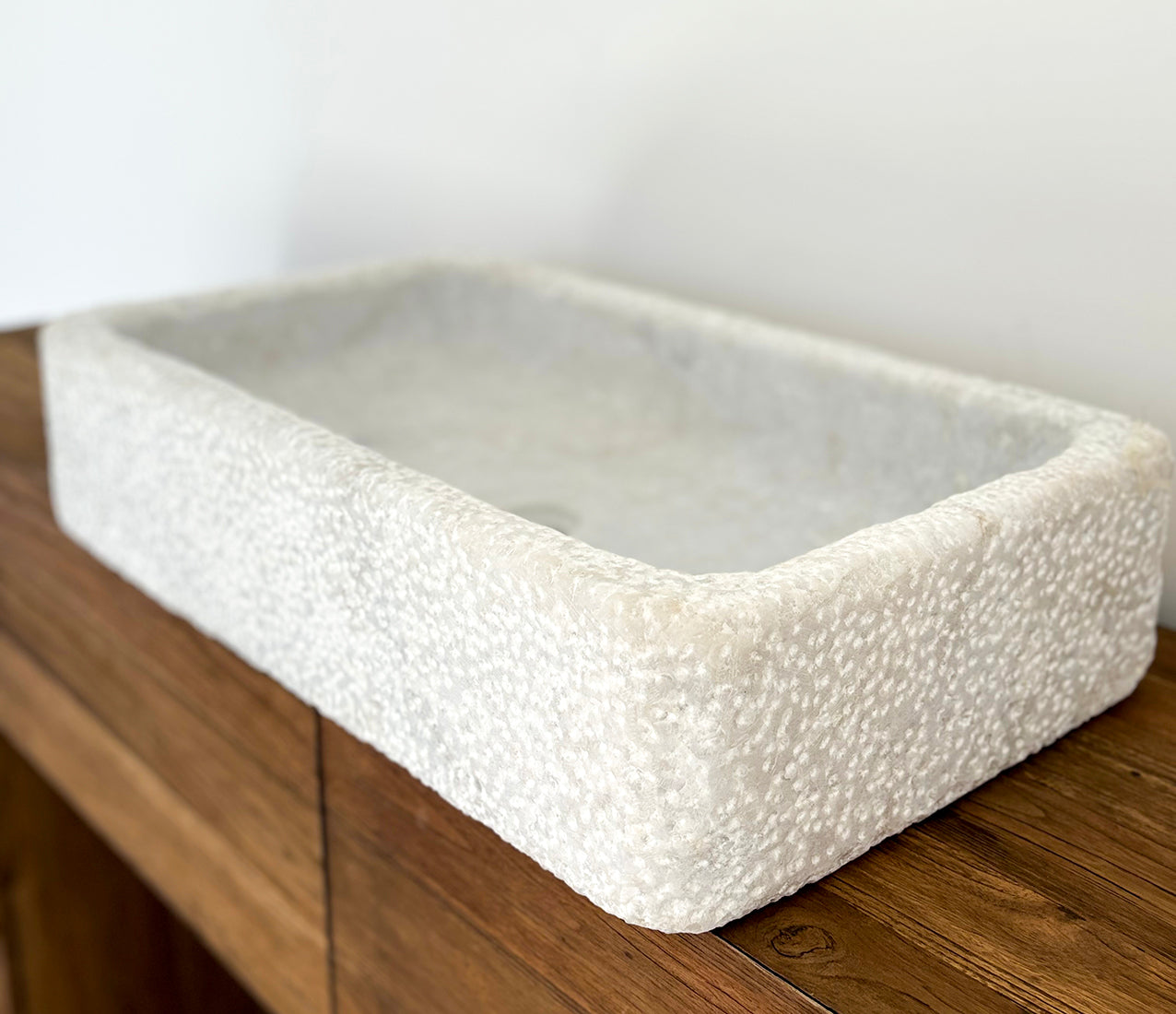 Parul : Marble Basin, 70cm White Hammered Exterior Finish