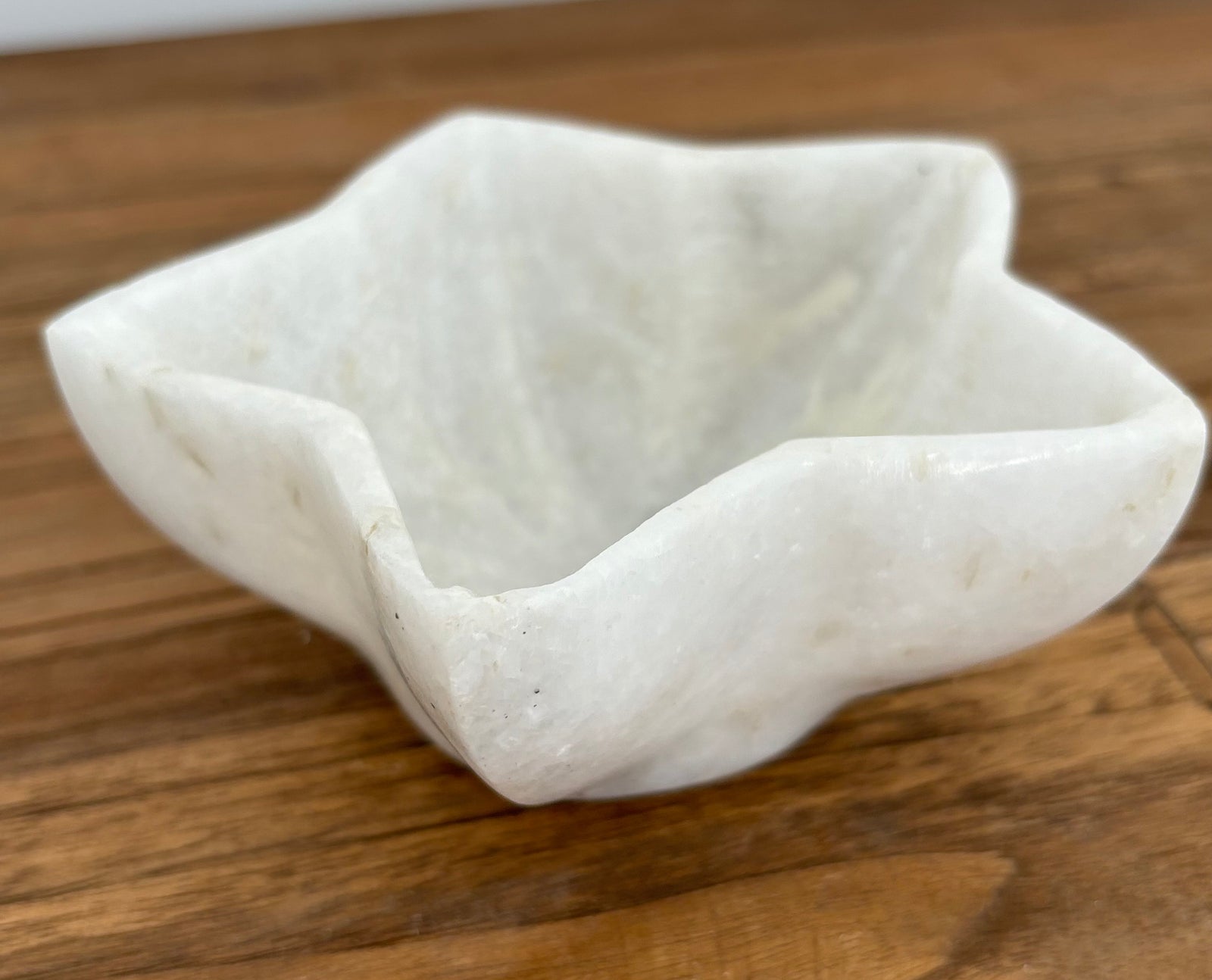 'Mishka' Carved White Marble Flower Bowl