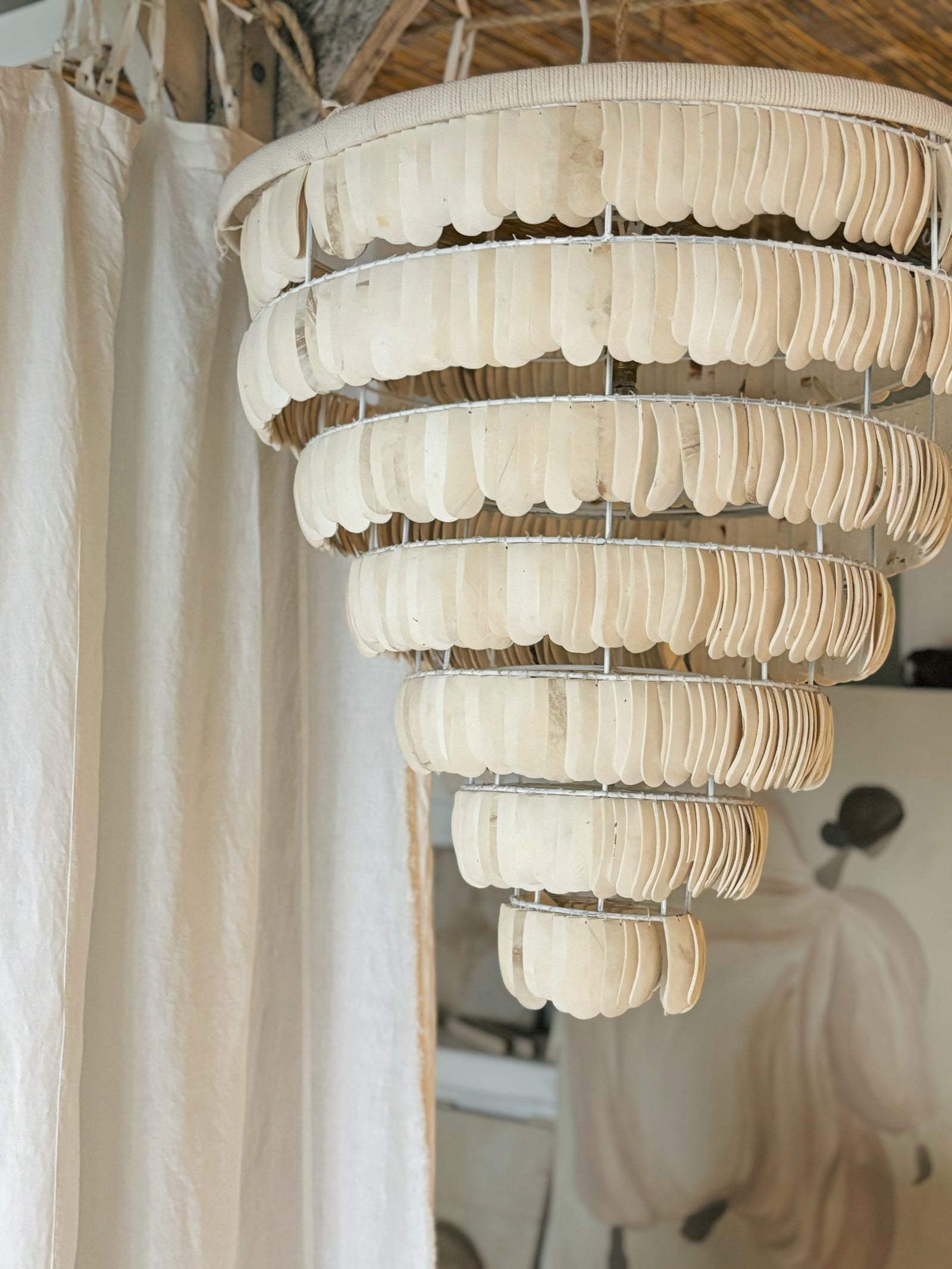 Juna : Coconut chandelier
