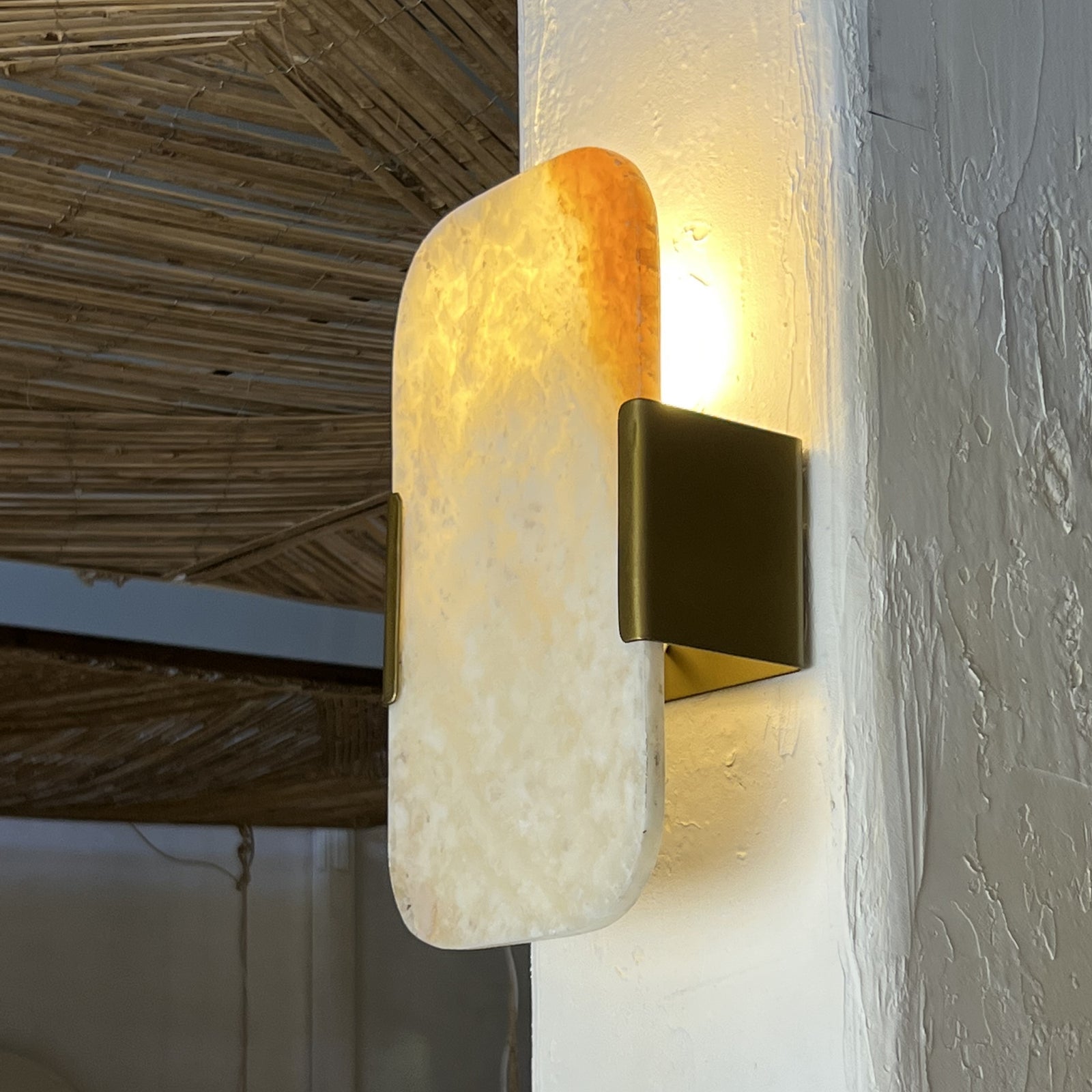 Amera : Onyx Wall Sconce