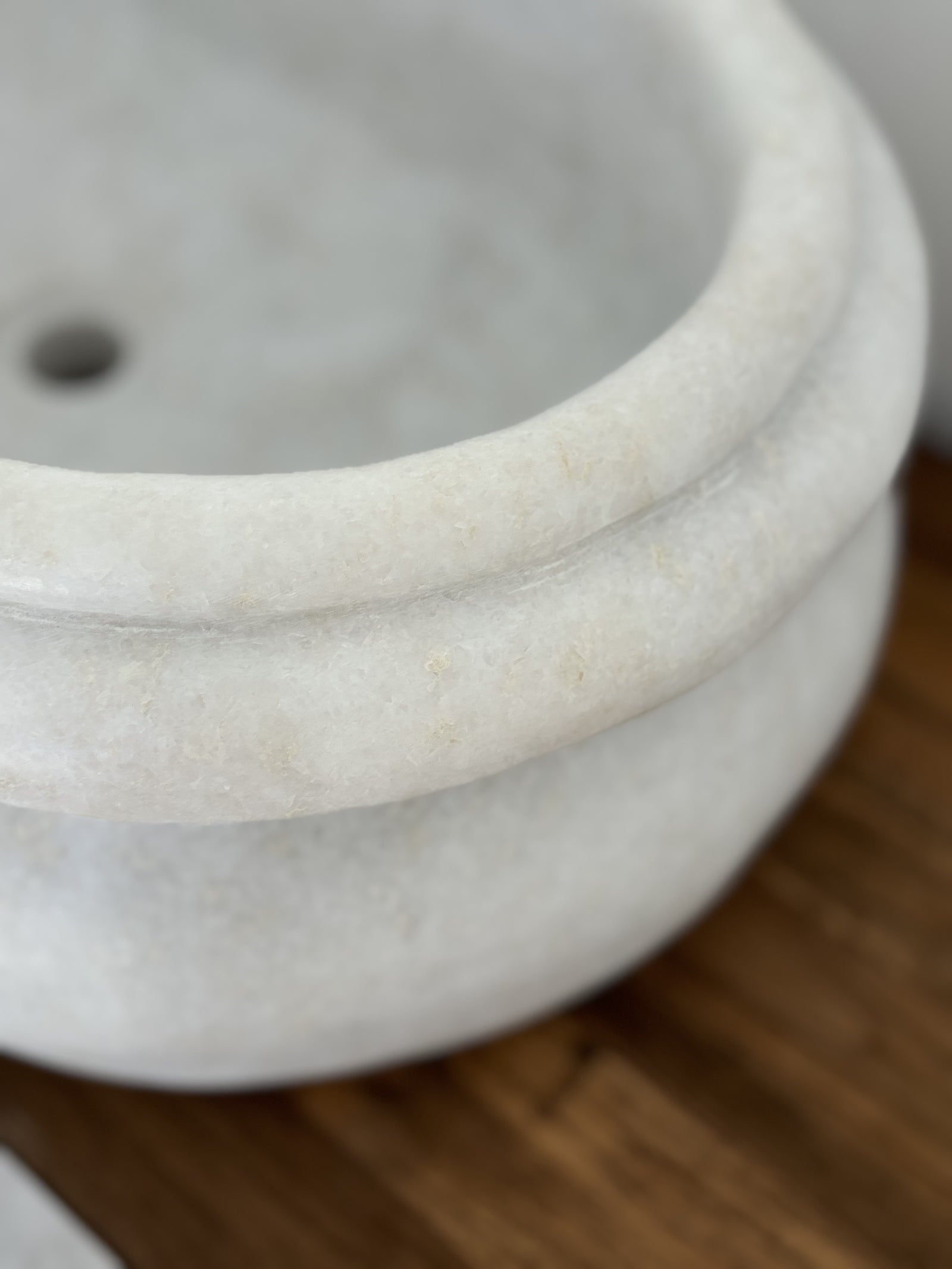 Isha : Oval White Marble 64cm Basin