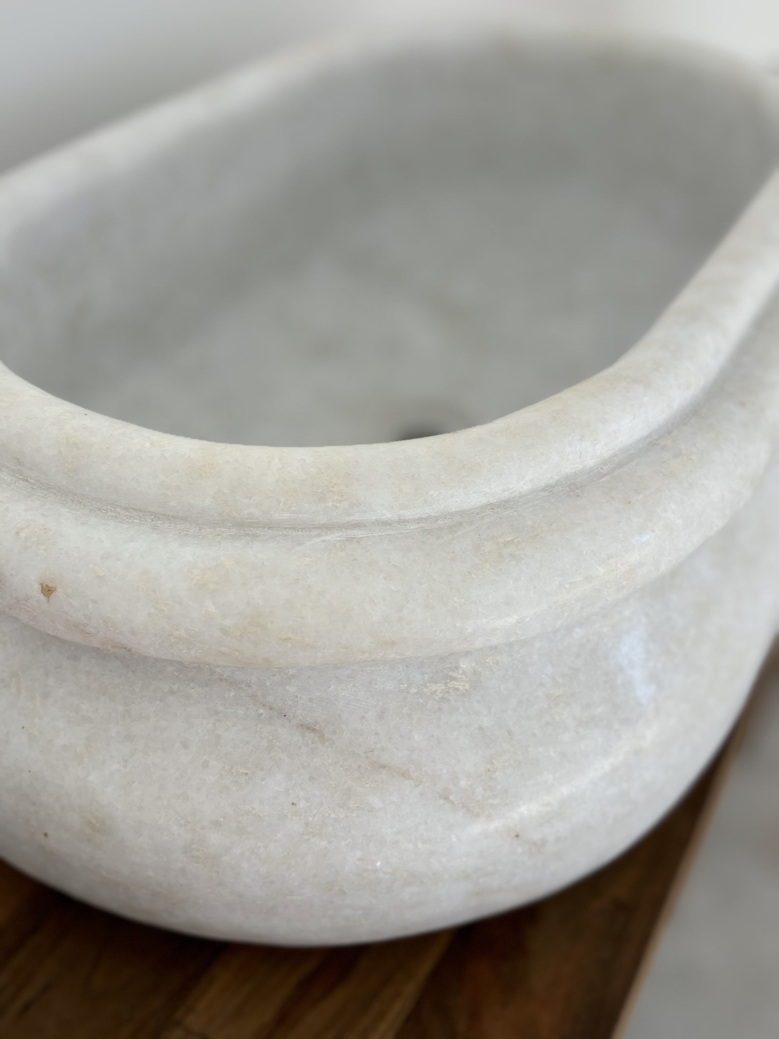 Isha : Oval White Marble 64cm Basin