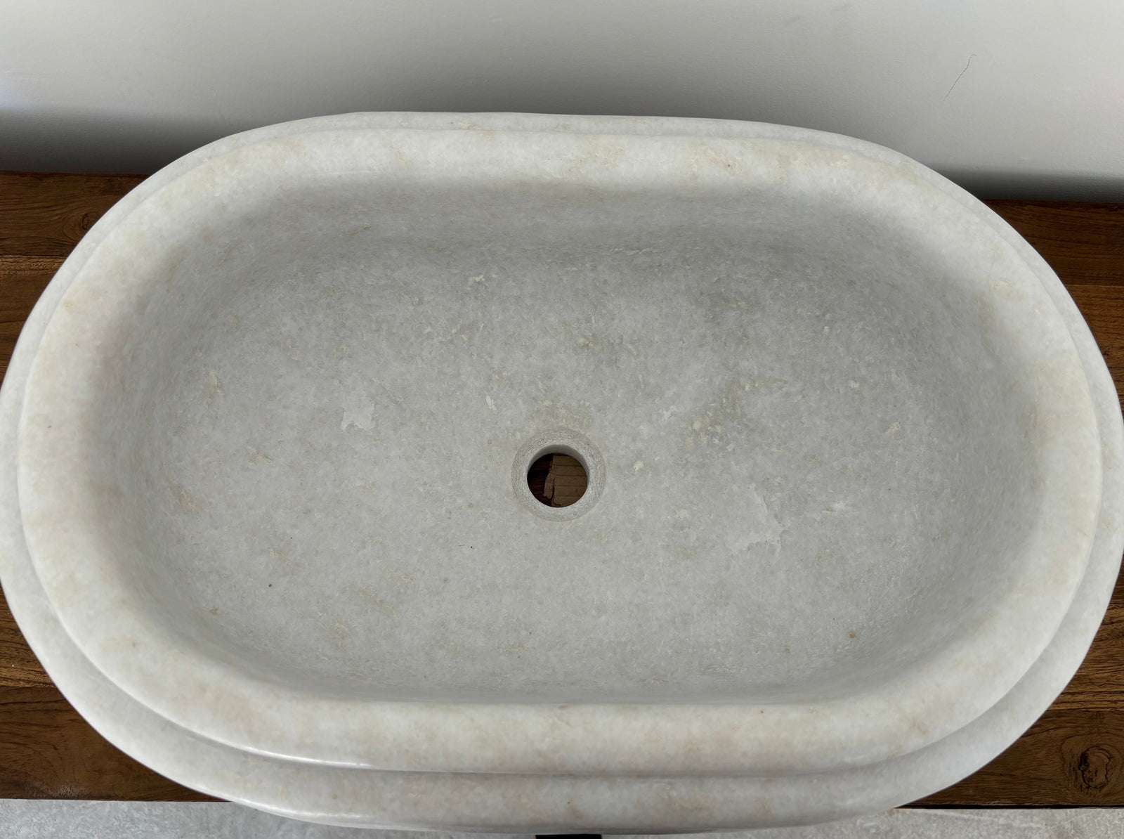 Isha : Oval White Marble 64cm Basin