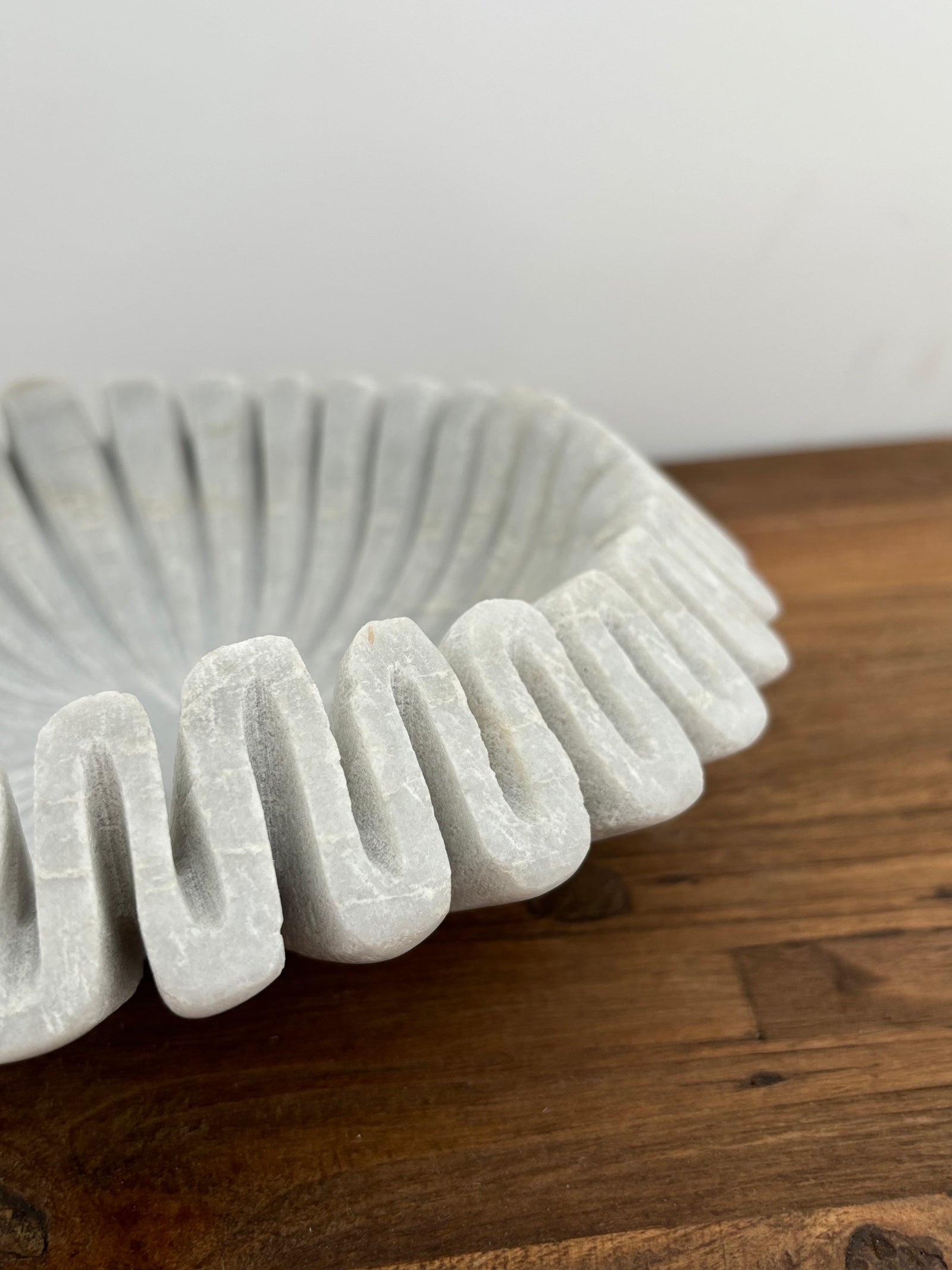 Leharaya : Marble Scalloped Bowl White, Small