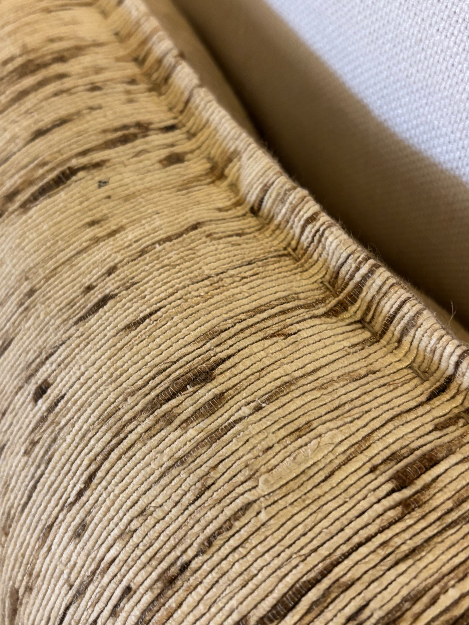 ELOISE2. SILK THREADS WEAVE. CREAM AND BROWN. 60X40CM CUSHION.