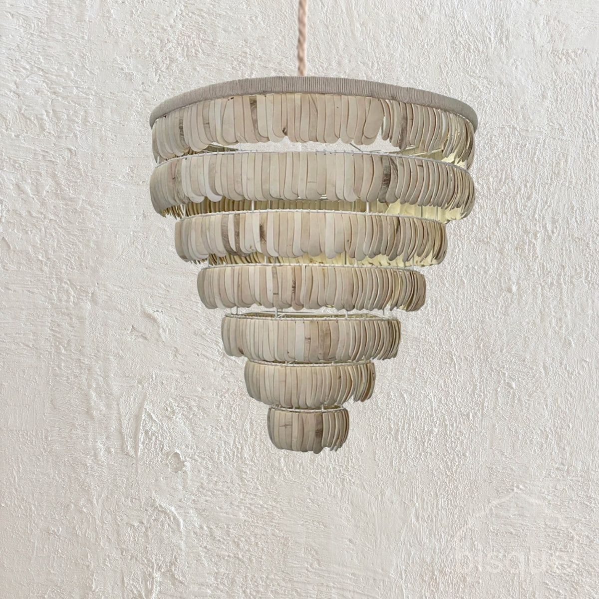 Juna : Coconut chandelier