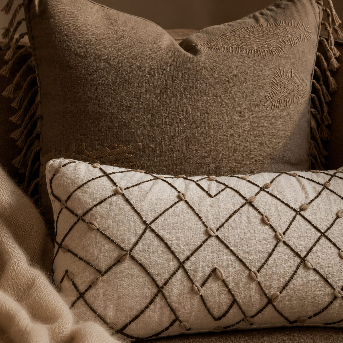Cushion : Elbereth A : Linen  | 60 x 60