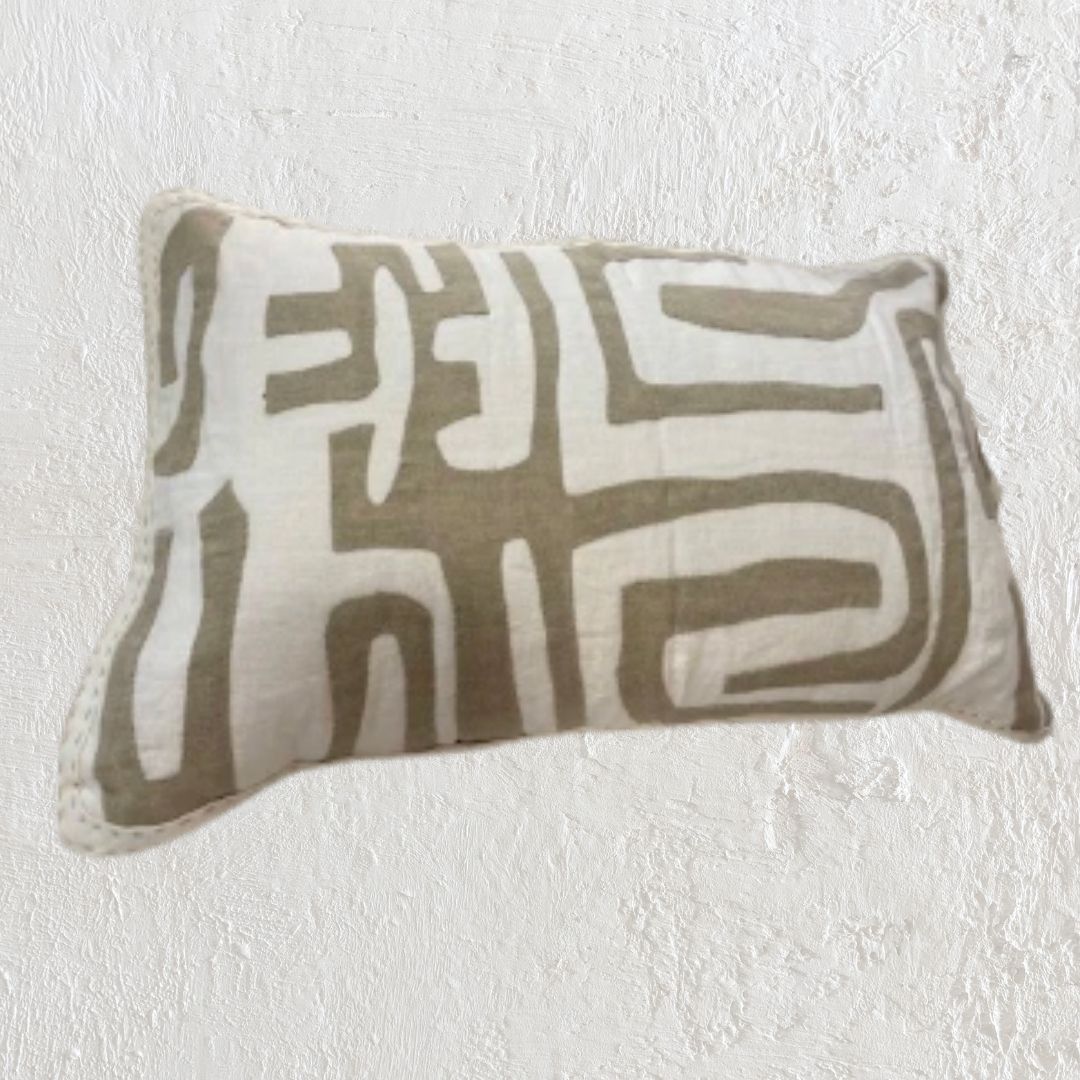 Imina : Appliqué linen cushion lumbar