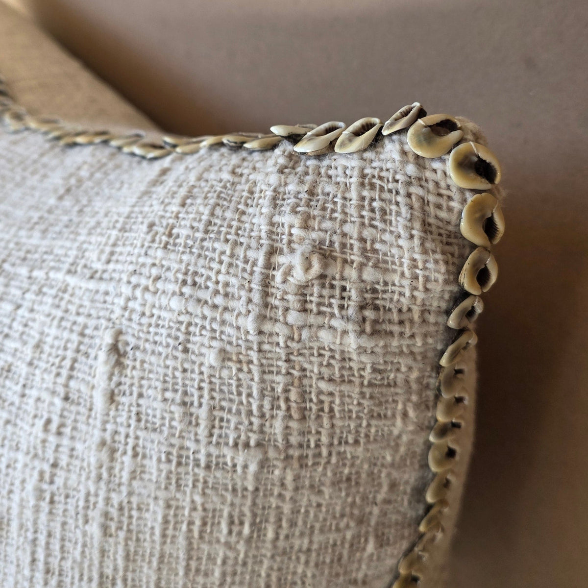 Cushion : Salim : Cushion | Shell | 40 x 60cm