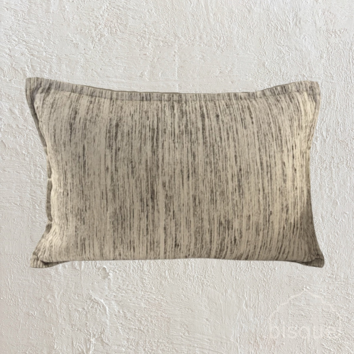 LARISA2. SILK THREAD WEAVE. CREAM AND NATURAL. 60X40CM CUSHION.