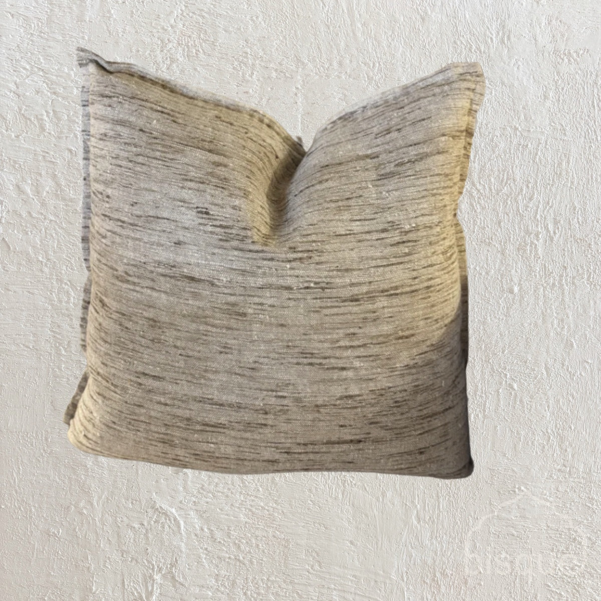 LARISA. SILK THREAD, CREAM & NATURAL. 60 X 60CM CUSHIONS.