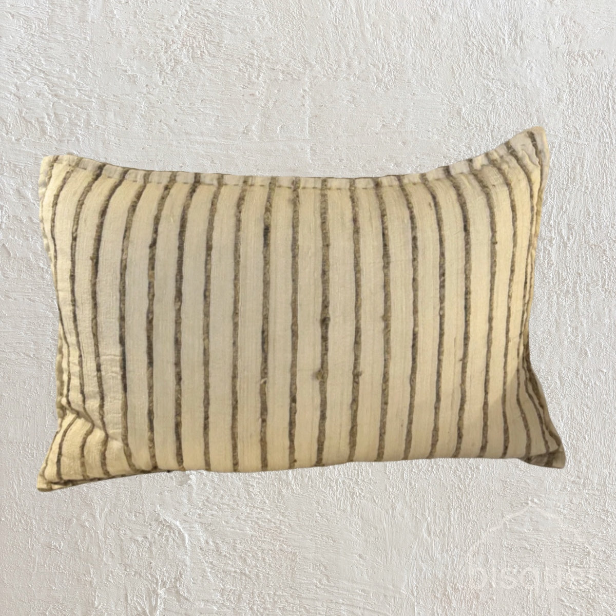 AMÉLIE2. RAISED THREAD WEAVE. SILK. CREAM AND BROWN. 60X40CM CUSHION.