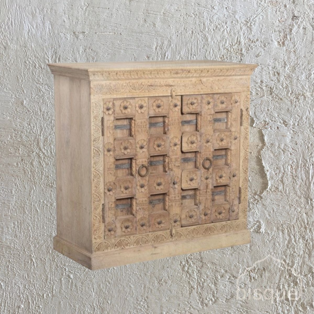 Ajuna : Carved 2 Door Cabinet
