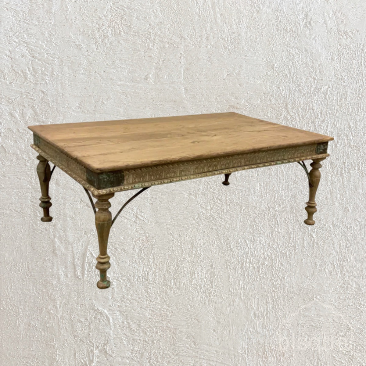 Manil : Carved Leg Dining Table