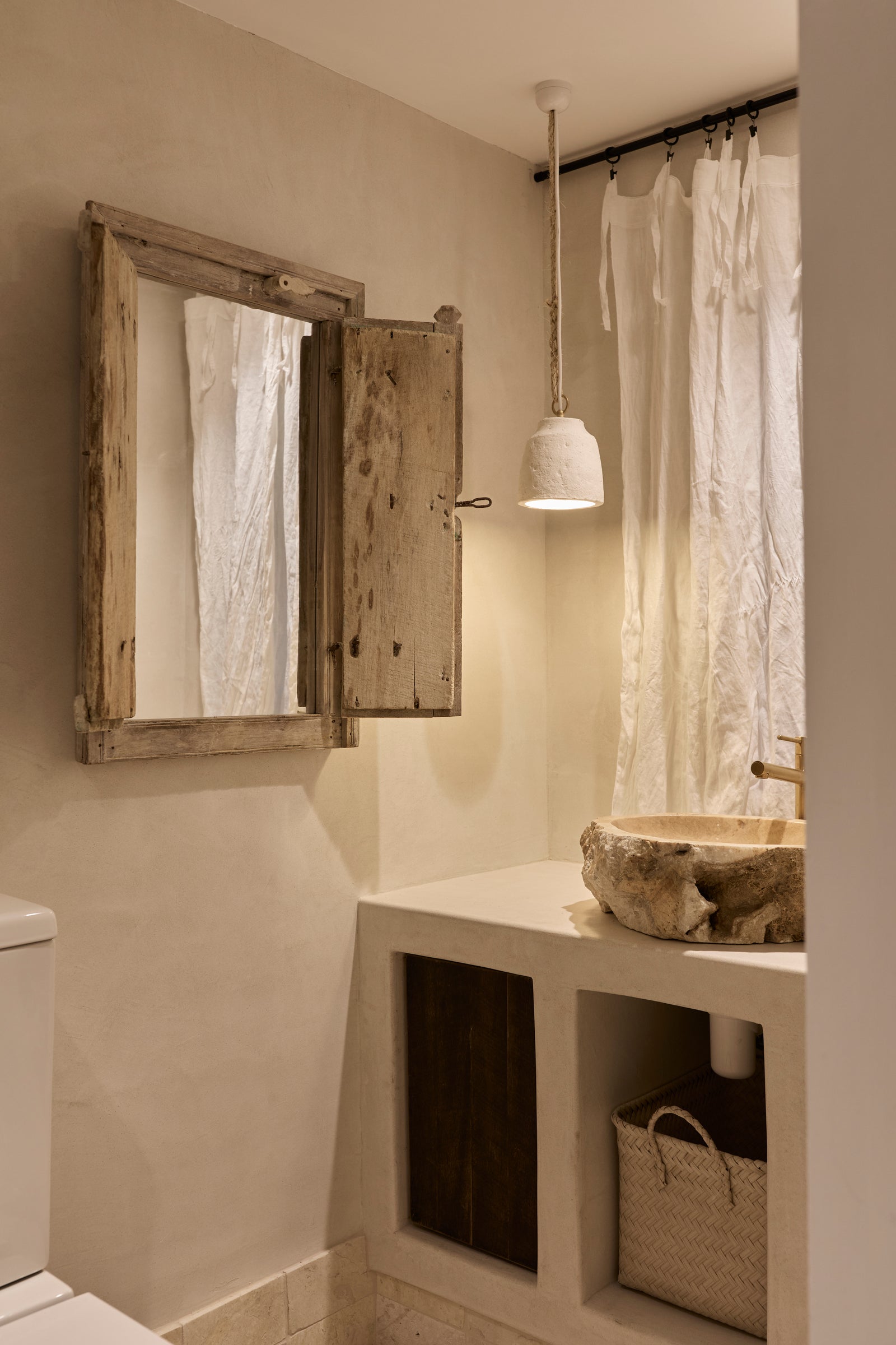 Yani : GRC Pendant Light