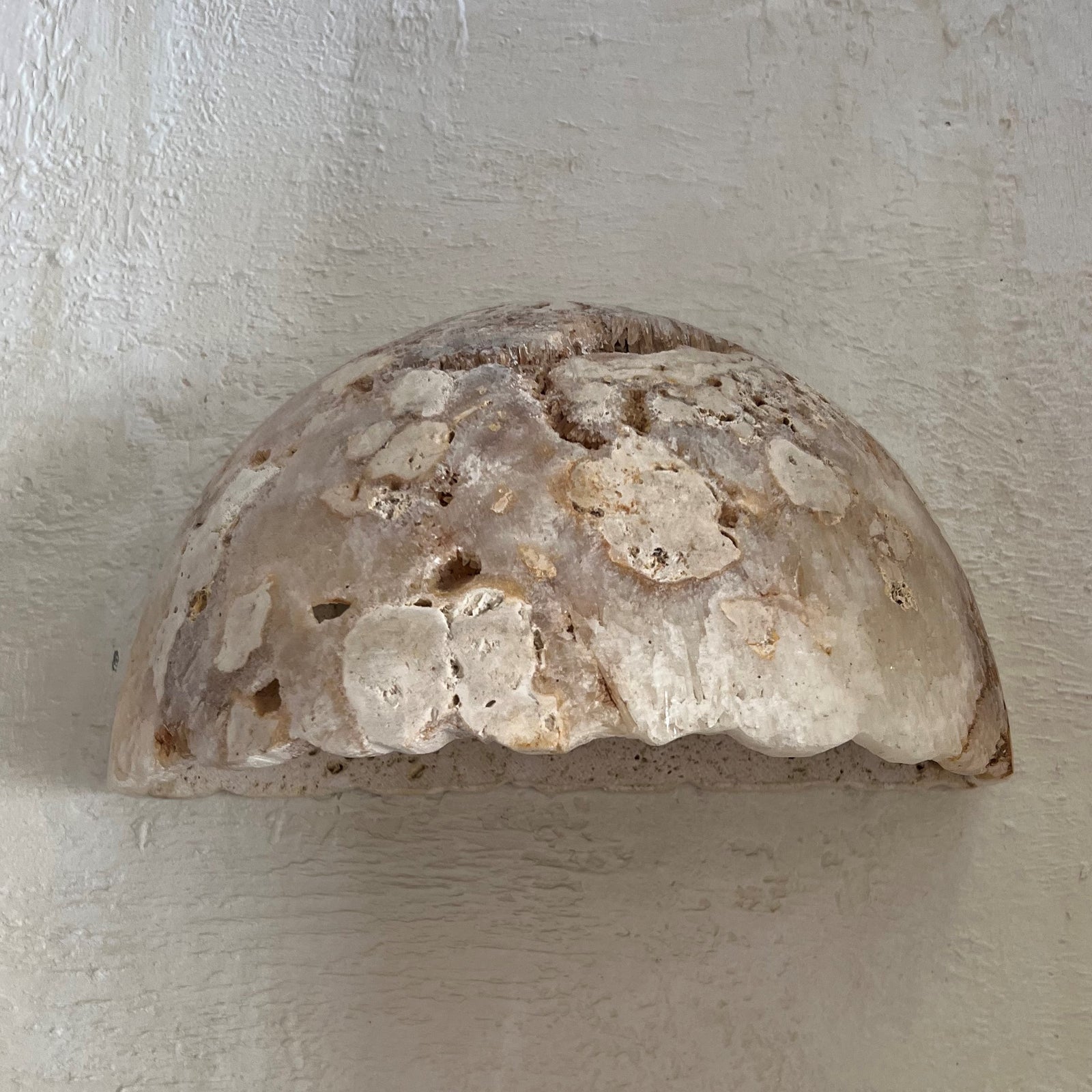 Jumbani : Onyx Wall Sconce.