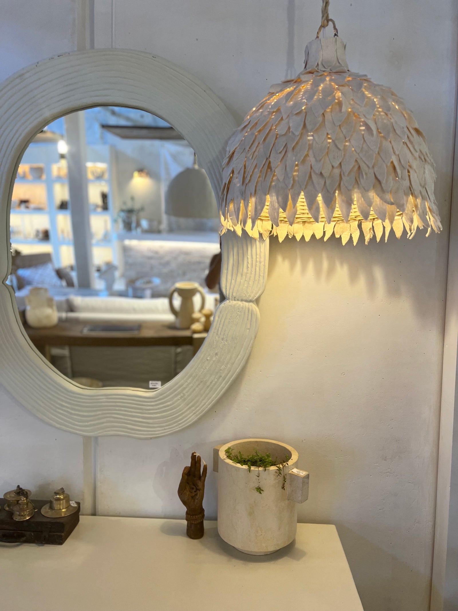 Om : Candle, Chocolate