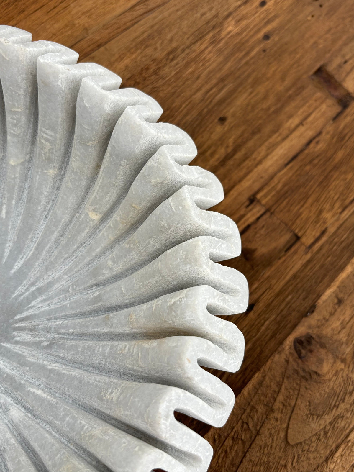 Leharaya : Marble Scalloped Bowl White, Small