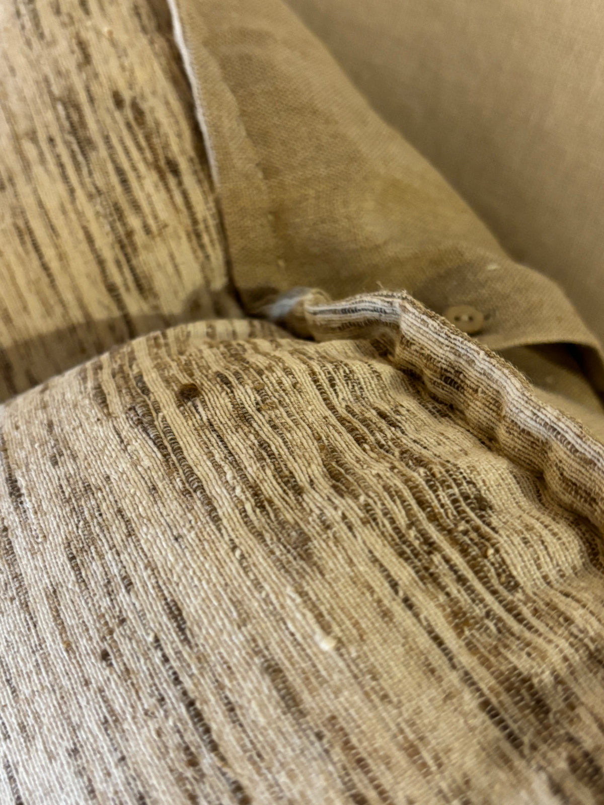 LARISA. SILK THREAD, CREAM & NATURAL. 60 X 60CM CUSHIONS.