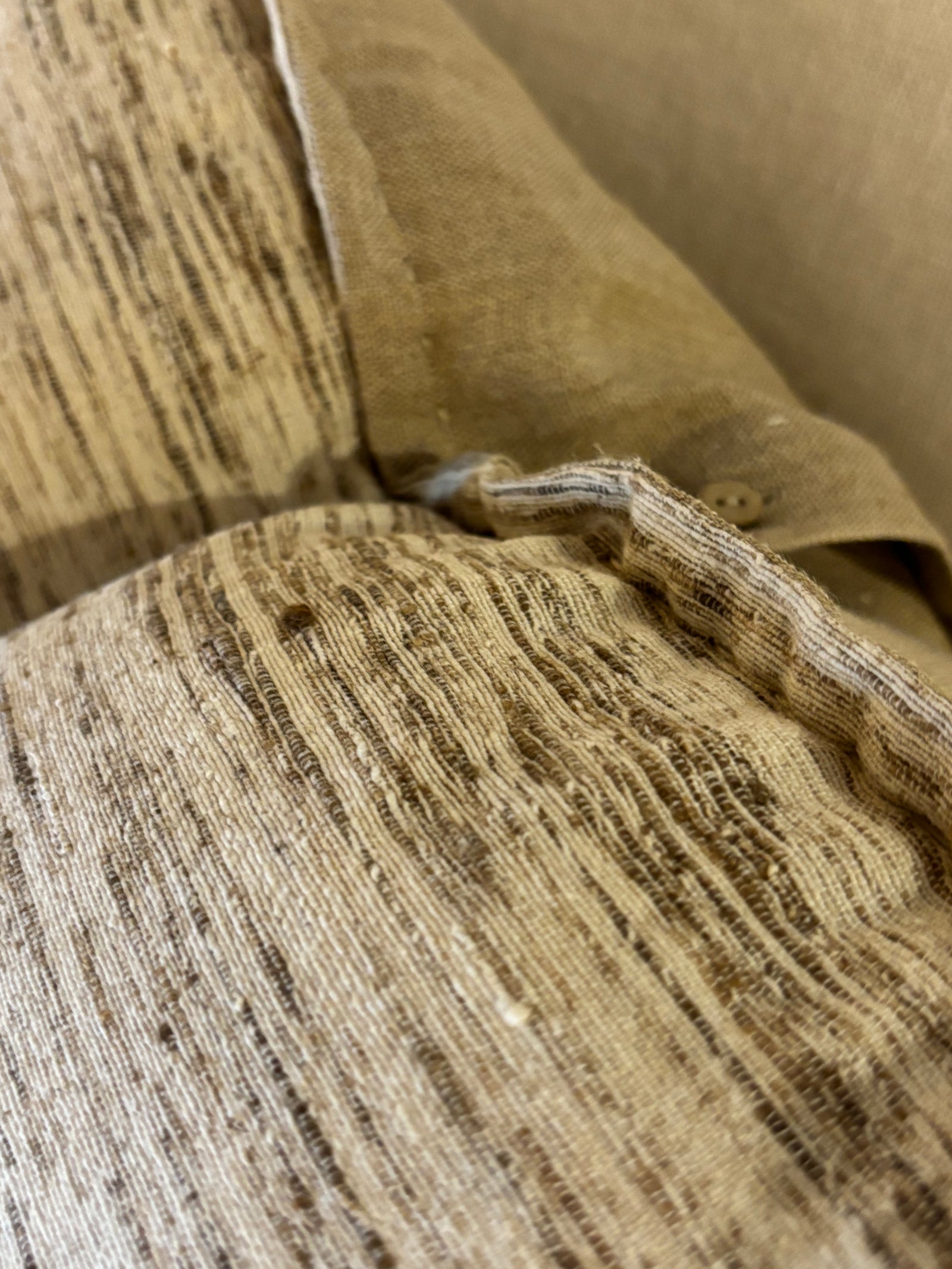 LARISA. SILK THREAD, CREAM & NATURAL. 60 X 60CM CUSHIONS.