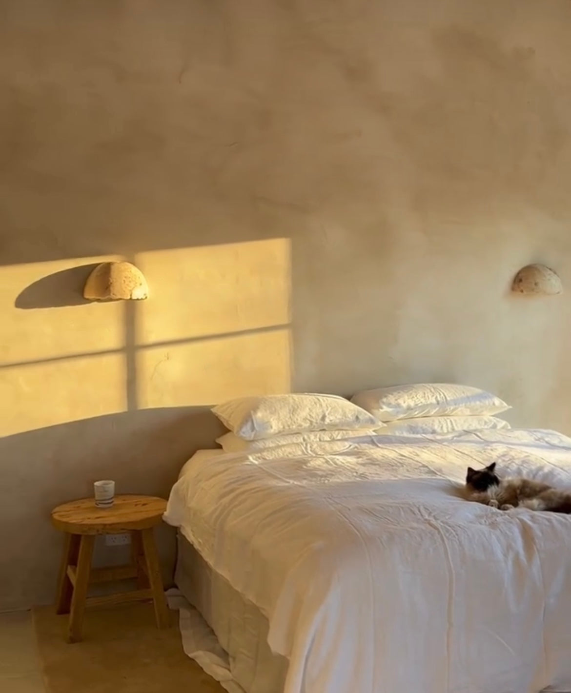 Jumbani : Onyx Wall Sconce.