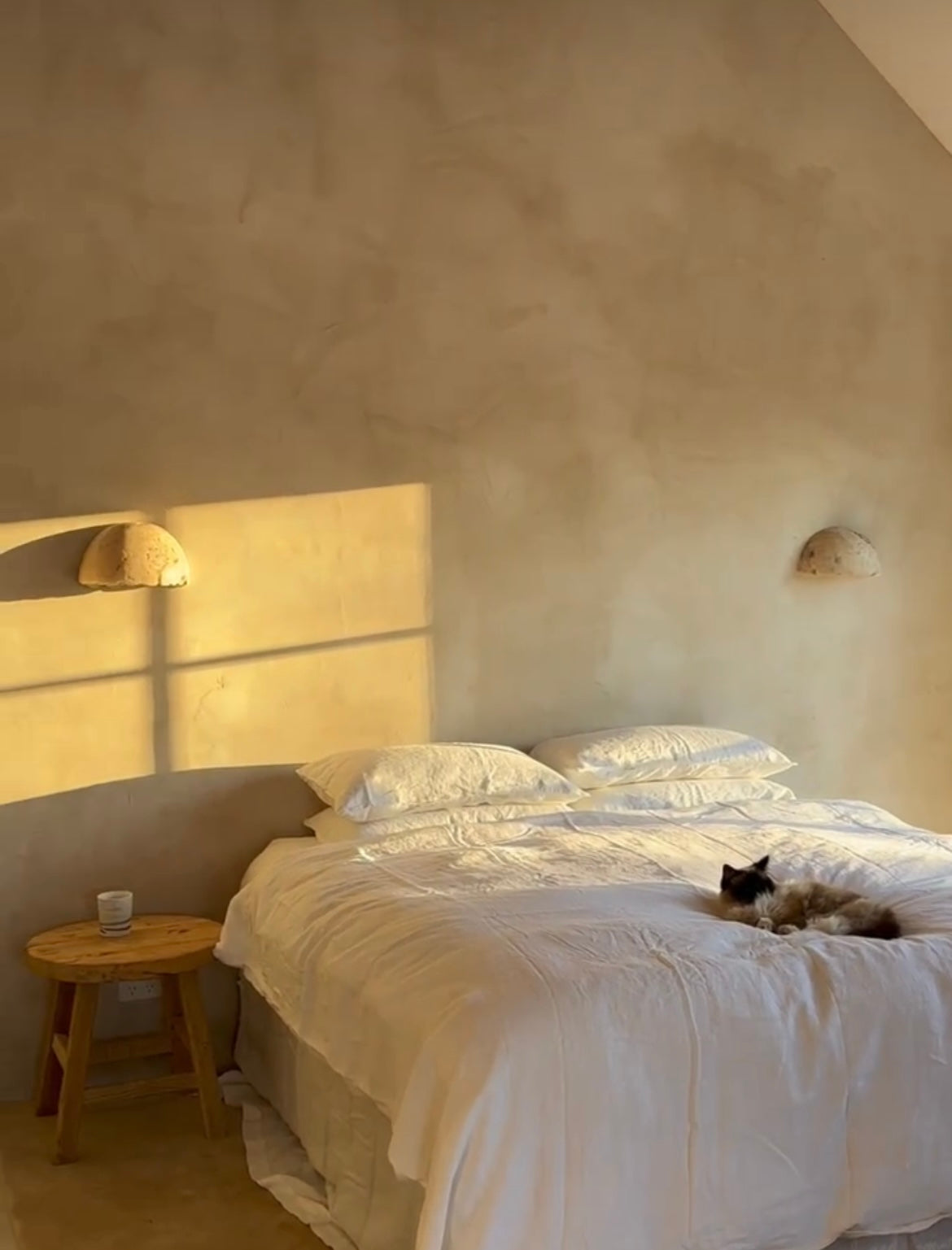 Jumbani : Onyx Wall Sconce.