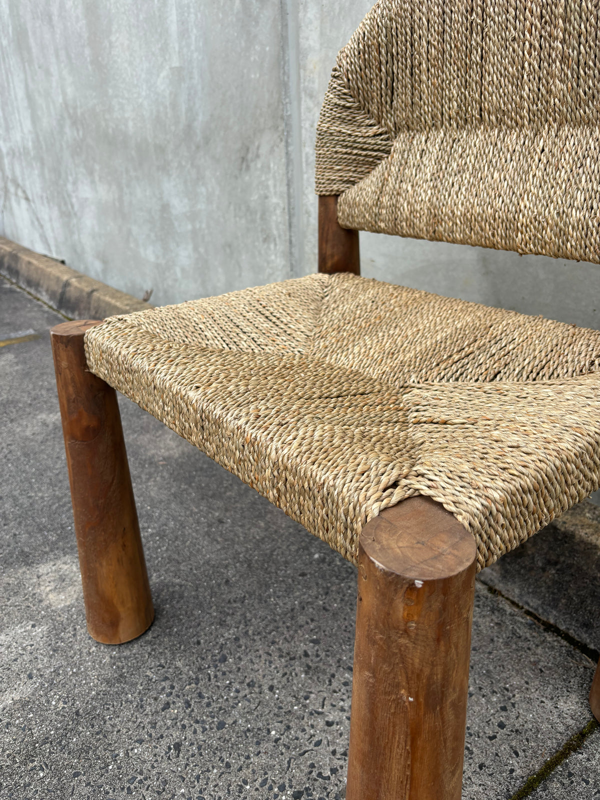 Mendong : Seagrass & Teak dining chair