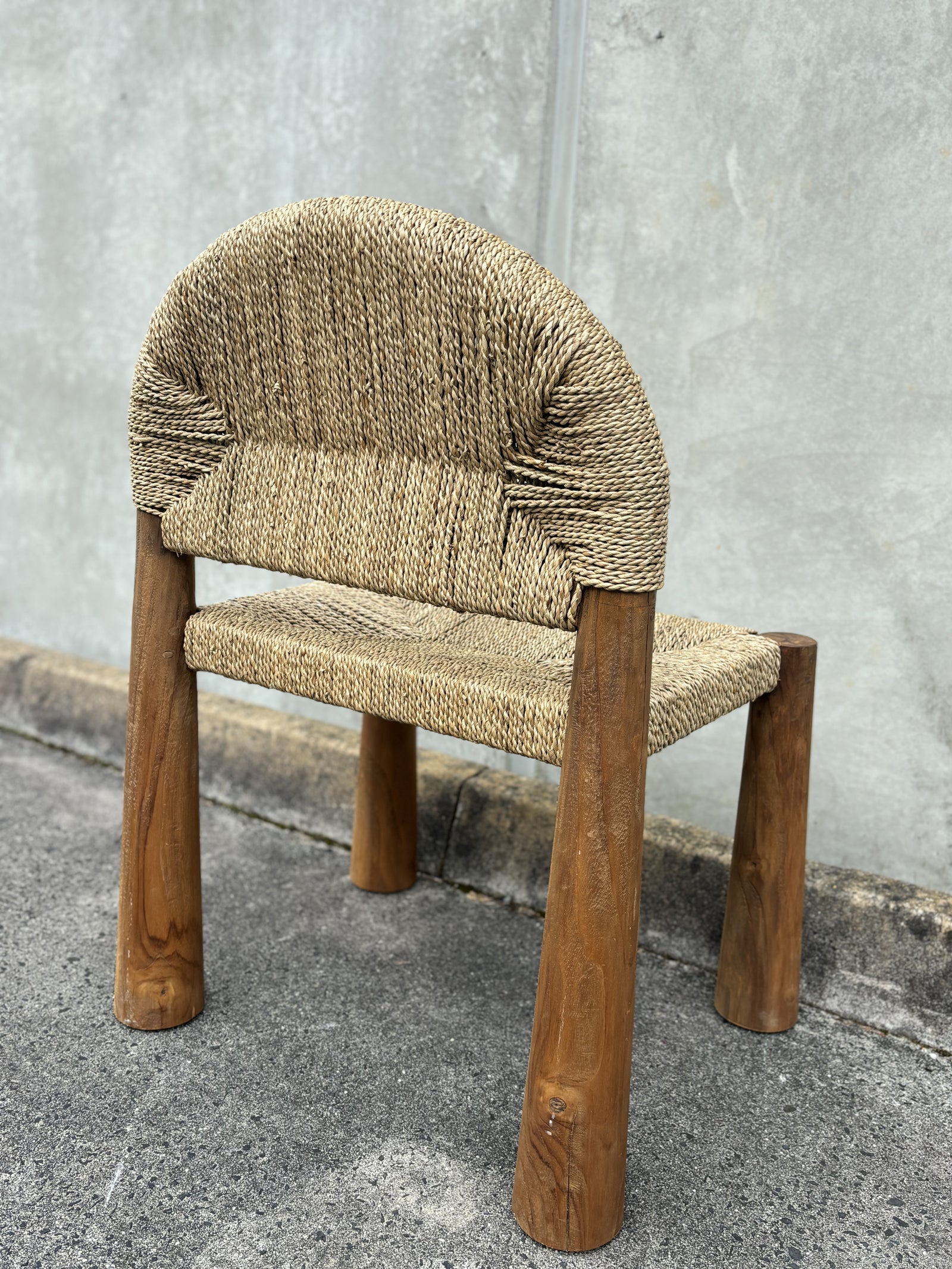 Mendong : Seagrass & Teak dining chair