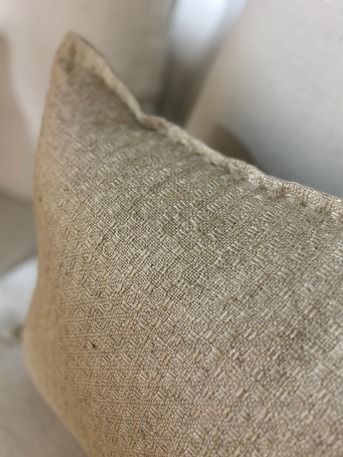 COLETTE2. SLUB SQUARE WEAVE. SILK. CREAM.60X40CM CUSHION.