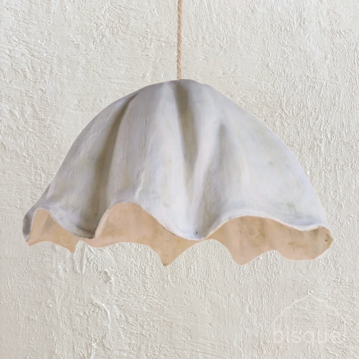 Ariana : Resin flower pendant