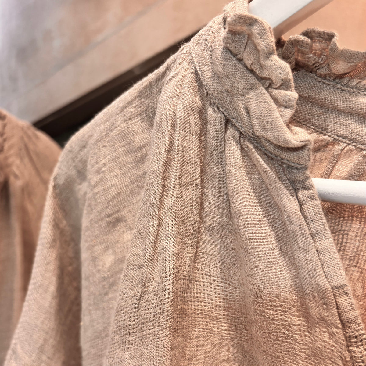 Italian Linen : Grazia : Loose Puff SleevedTop, Natural