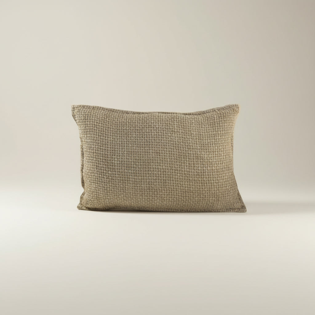 LOUISA2. NATURAL. SILK SQUARES WEAVE. 60 X 40 CUSHIONS.