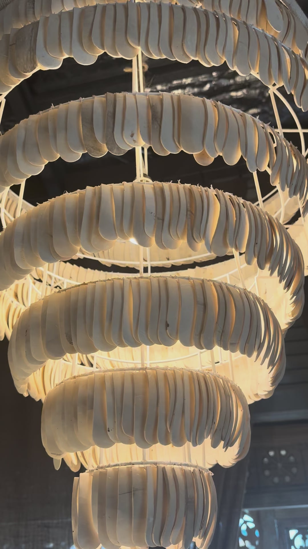Juna : Coconut chandelier