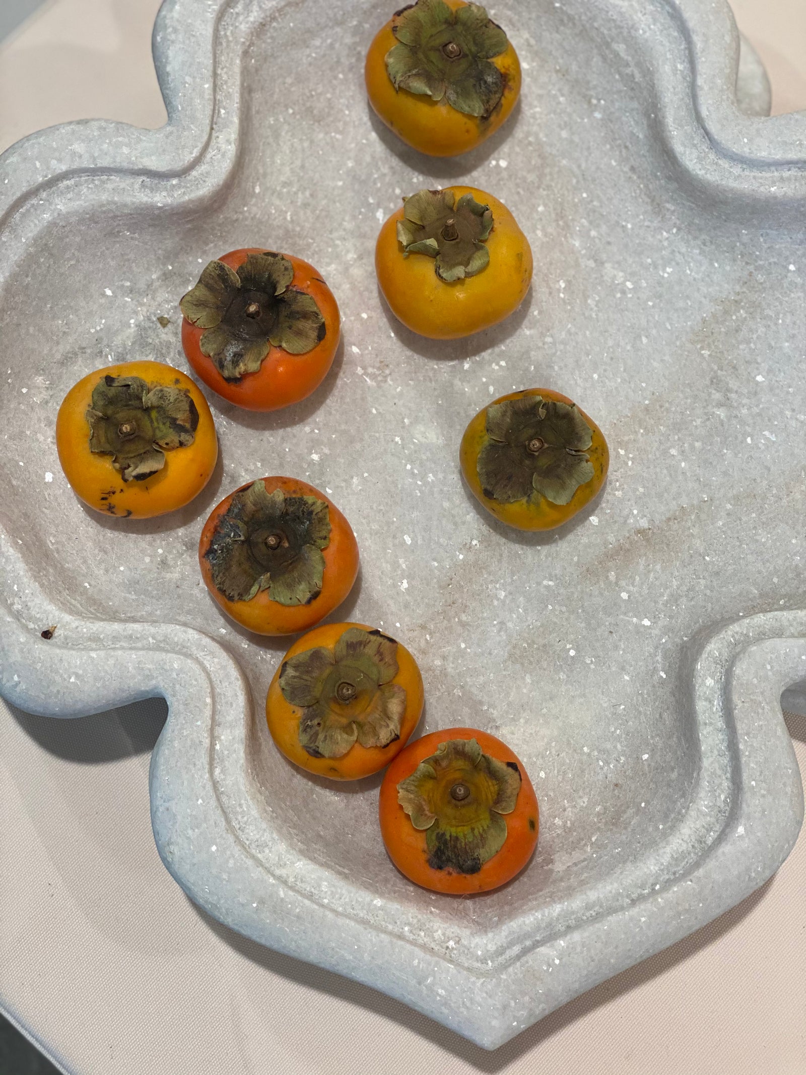 Mula : White Marble Petal Platter