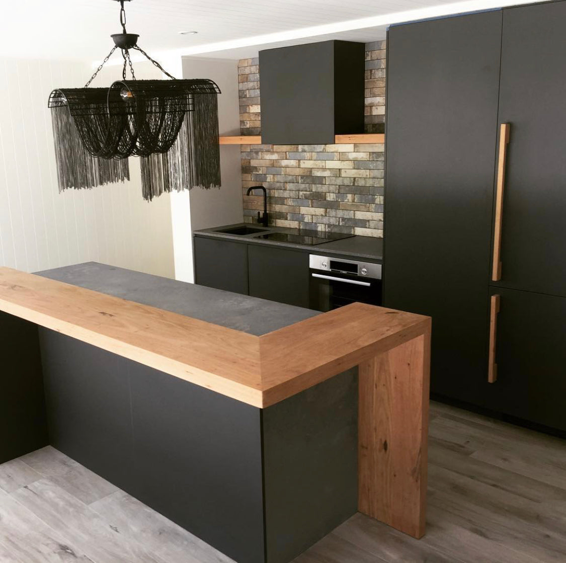 Wave Metal Chain Chandelier, Black