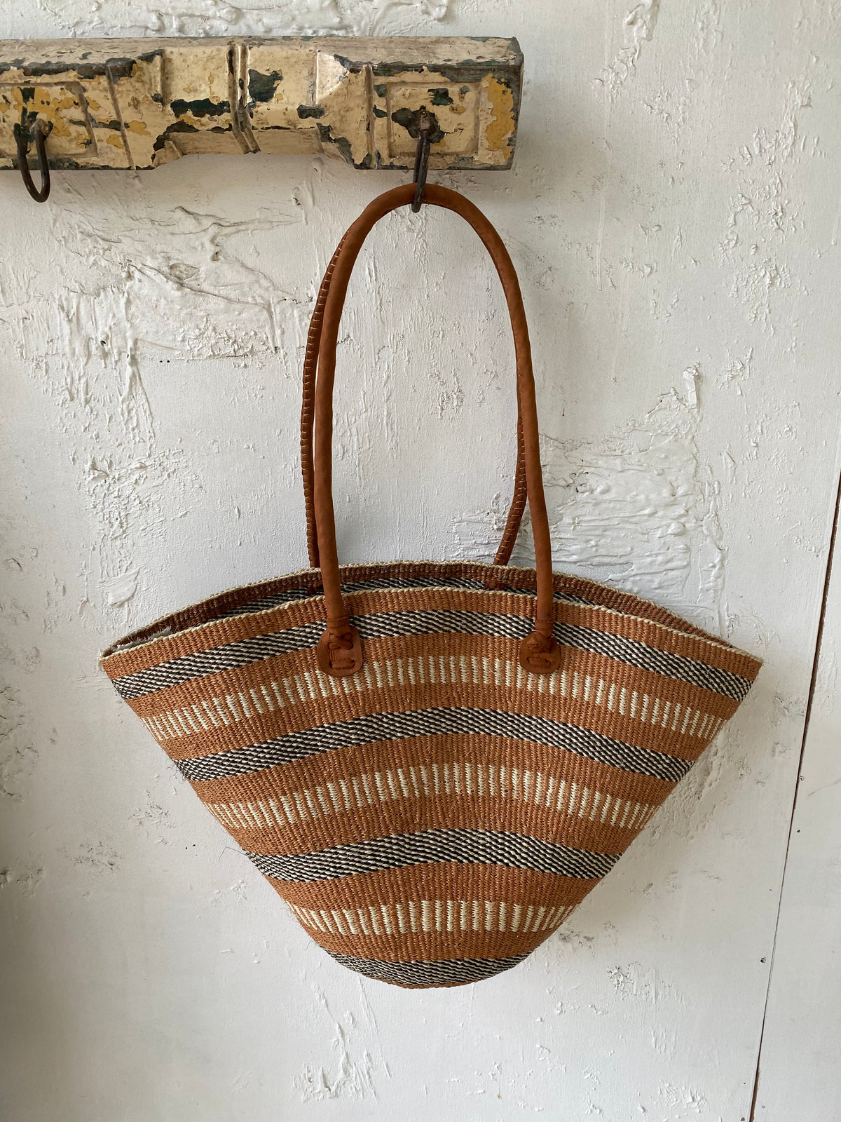 Penda Basket 
Black, brown and natural 
XXL