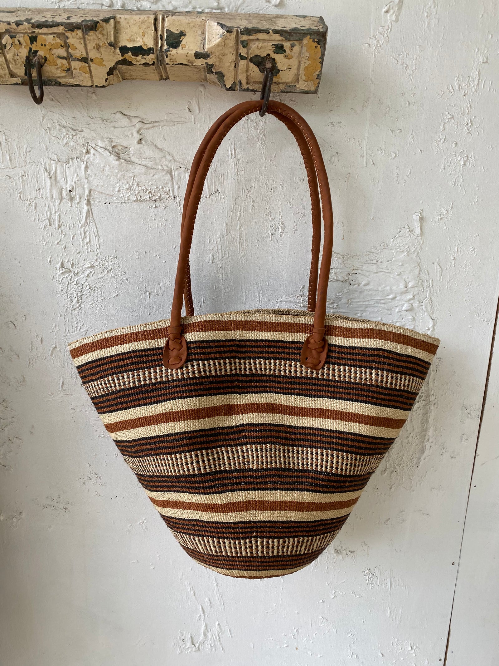 Penda Basket 
Black, brown and natural
XXL