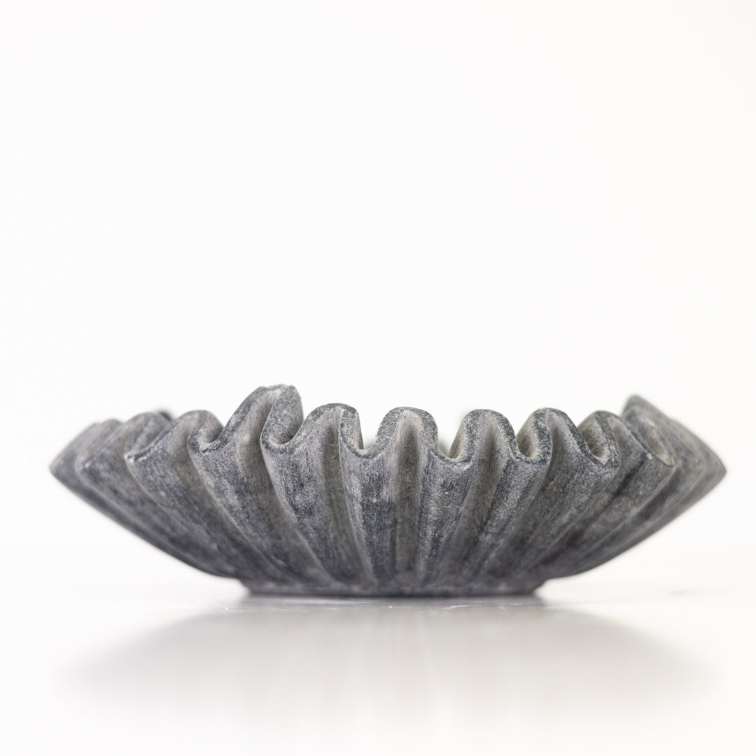 Leharuya : Marble Scalloped Bowl, Black, Small